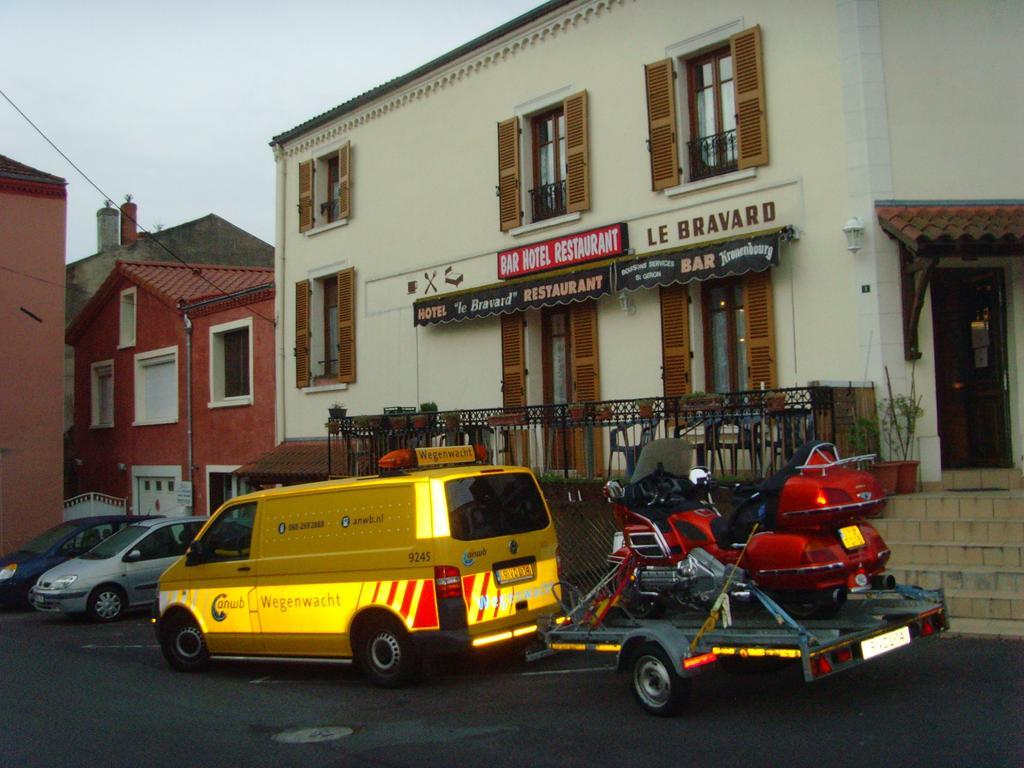 Le Bravard Jumeaux Bagian luar foto
