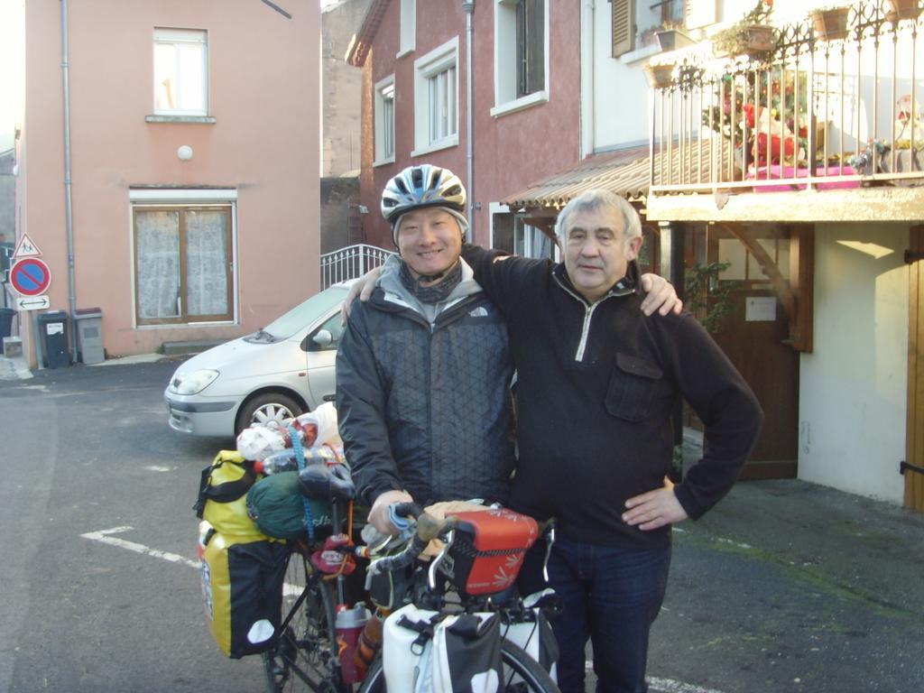 Le Bravard Jumeaux Bagian luar foto
