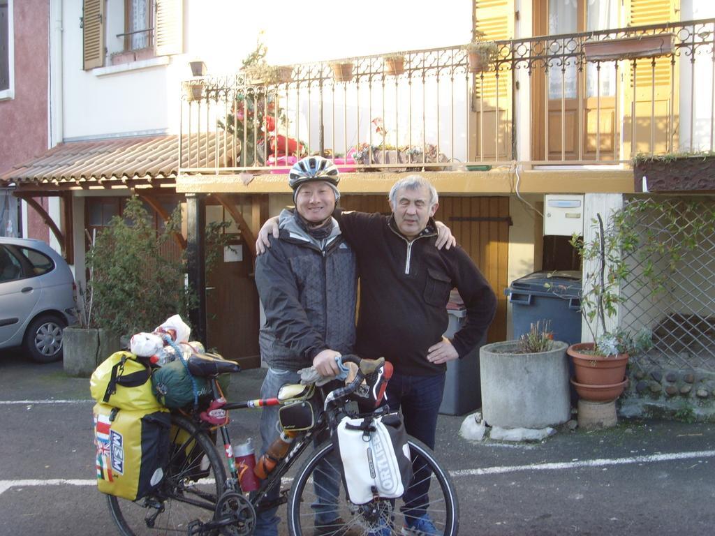 Le Bravard Jumeaux Bagian luar foto